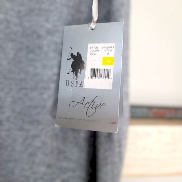 *NWT* U.S. POLO ASSN active Yoga Pants Size MEDIUM - Picture 2 of 4